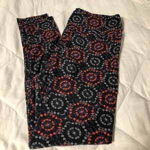 LuLaRoe leggings. GUC. Size TC.